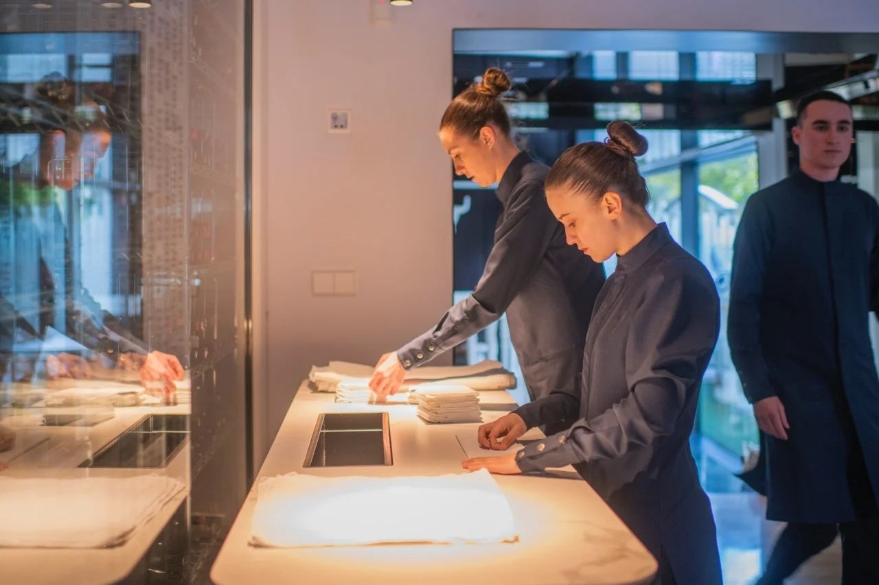 El equipo de sala, listo para el servicio. Foto: Sofía Moro