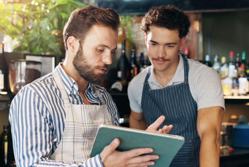 Revisando las reseñas del restarurante