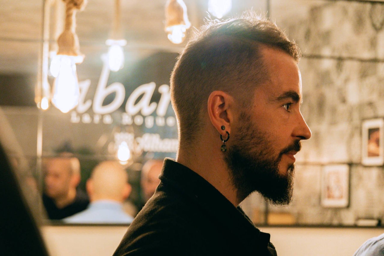 un joven durante el evento de Abarike