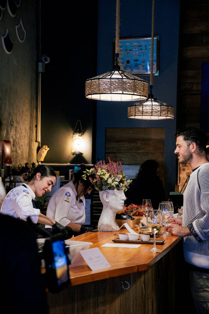 equipo de Abarike durante el servicio