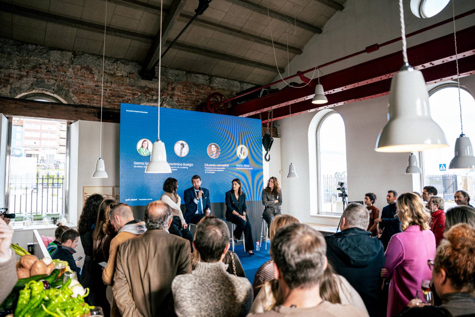 gente durante el evento de la Caseta de las Bombas en Santander